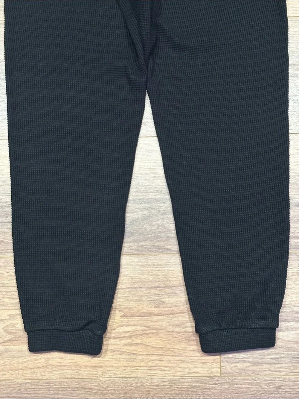 ALO Yoga Waffle Weekend Escape Jogger in Black Size Medium